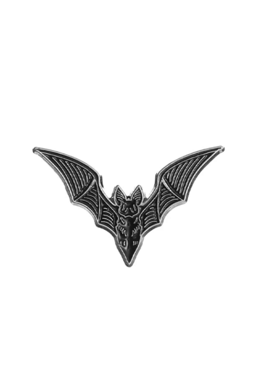Silberner the bat pin mit gothischem design und detaillierten flügeln und gesichtszügen aus metall